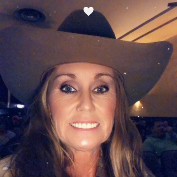 Meet your Posher, Sandie - Picture 1 of 1